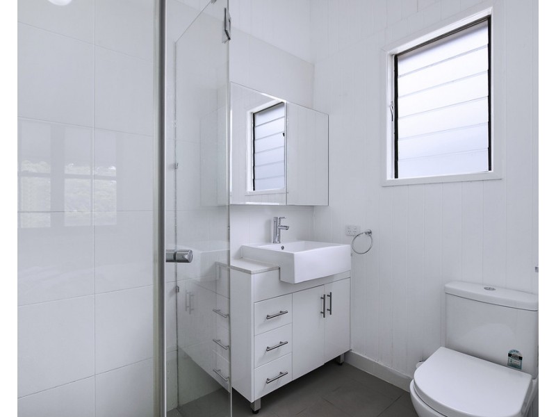 74 Winchester Street, Hamilton QLD 4007