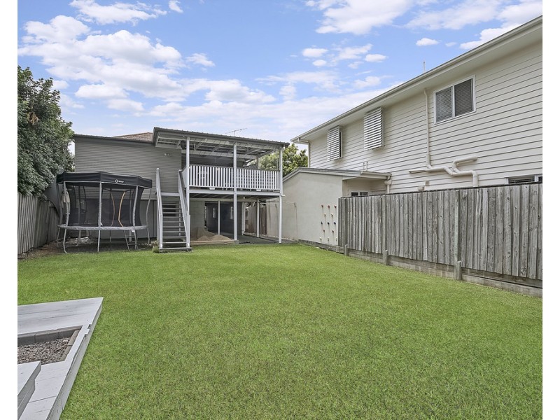 74 Winchester Street, Hamilton QLD 4007