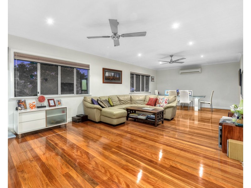 26 Melbourne Avenue, Camp Hill QLD 4152