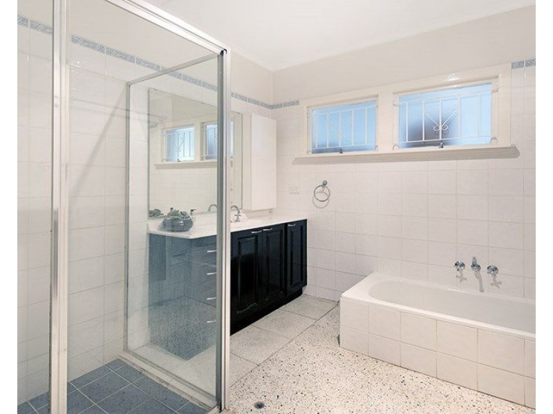 26 Melbourne Avenue, Camp Hill QLD 4152