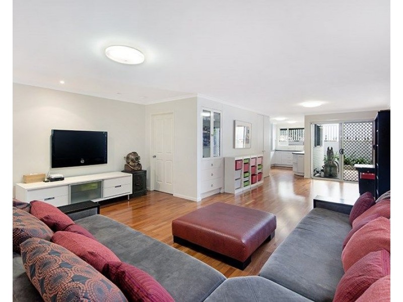 26 Melbourne Avenue, Camp Hill QLD 4152