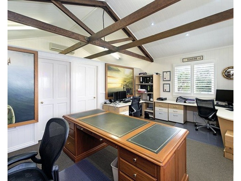 26 Melbourne Avenue, Camp Hill QLD 4152