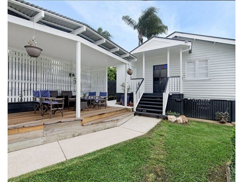 26 Melbourne Avenue, Camp Hill QLD 4152