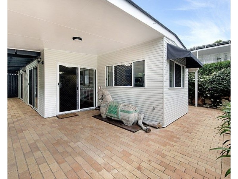 26 Melbourne Avenue, Camp Hill QLD 4152