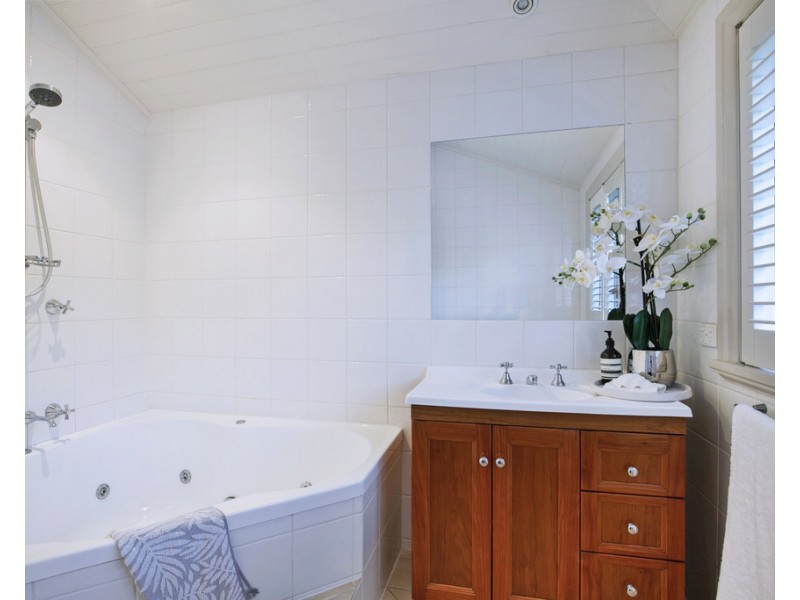 6 Alexandra Road, Ascot QLD 4007