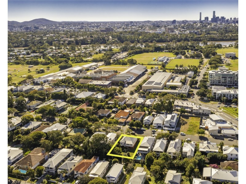 18 Ellesmere Street, Yeronga QLD 4104