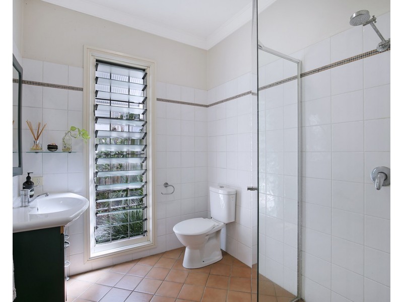 70 Winchester Street, Hamilton QLD 4007