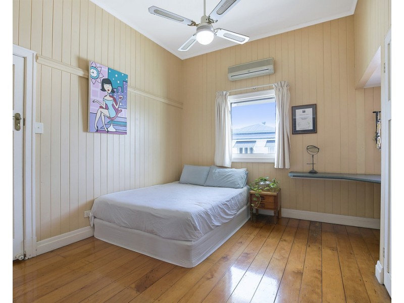 70 Winchester Street, Hamilton QLD 4007