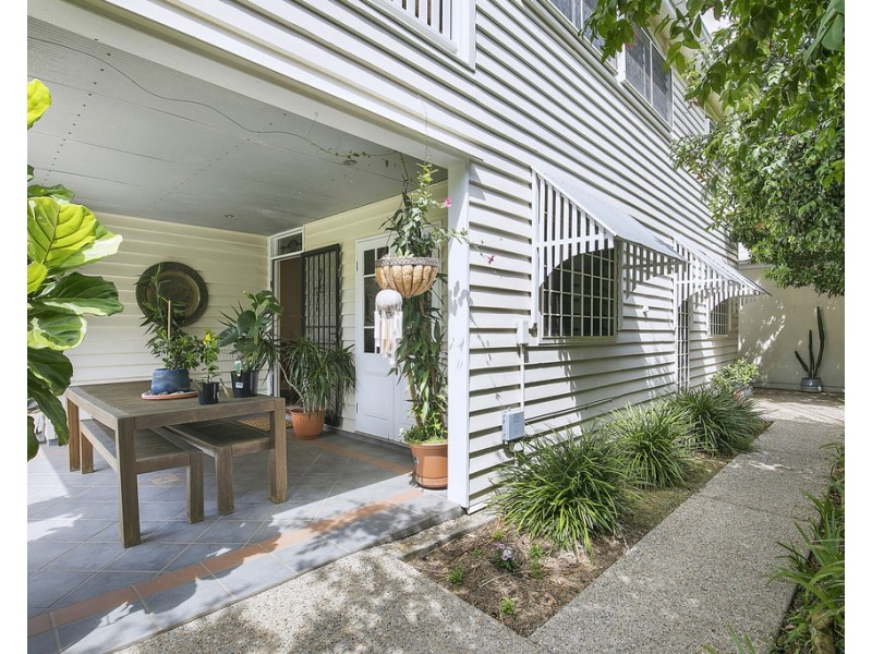 70 Winchester Street, Hamilton QLD 4007