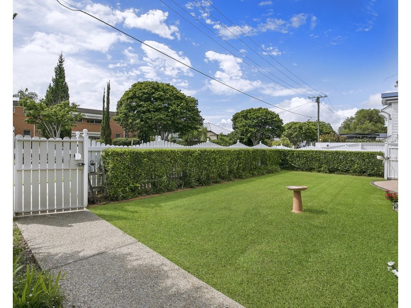 70 Winchester Street, Hamilton QLD 4007