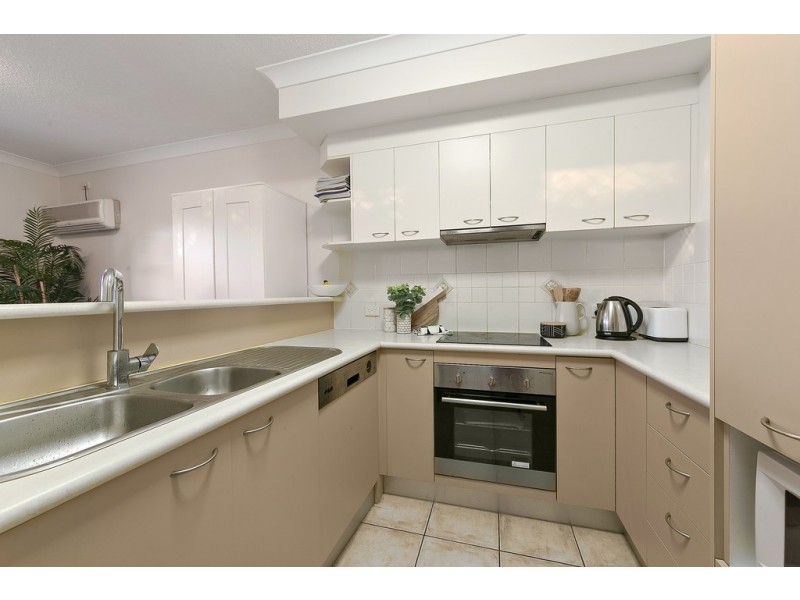 8/5 Whytecliffe Street, Albion QLD 4010