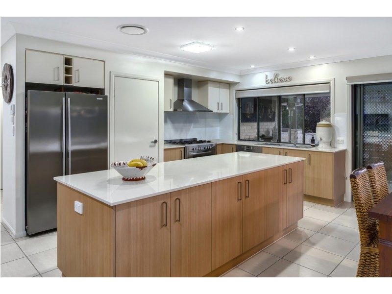 4 Anna Court, Cashmere QLD 4500