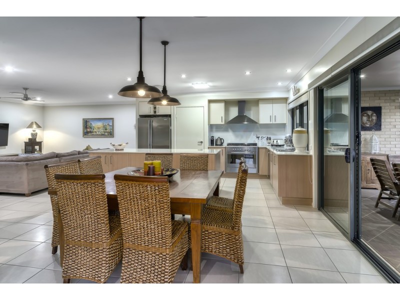4 Anna Court, Cashmere QLD 4500