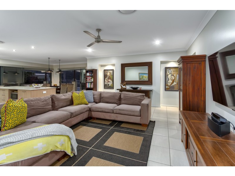 4 Anna Court, Cashmere QLD 4500