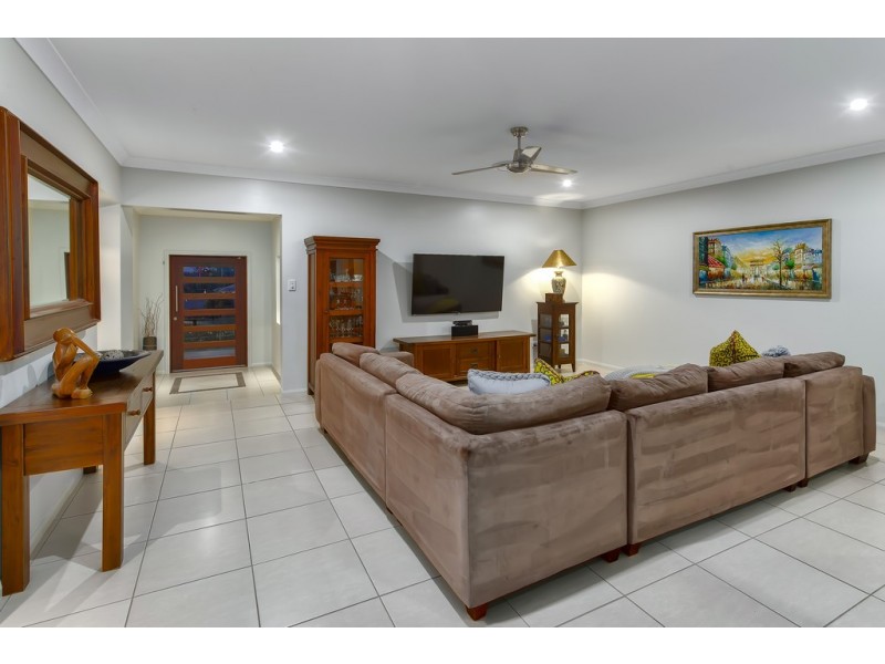 4 Anna Court, Cashmere QLD 4500