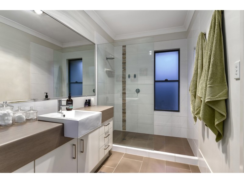 4 Anna Court, Cashmere QLD 4500