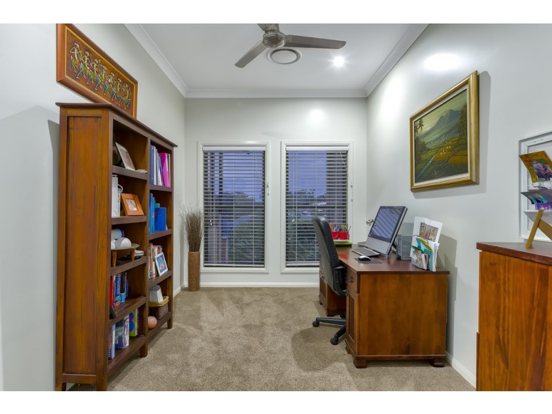 4 Anna Court, Cashmere QLD 4500