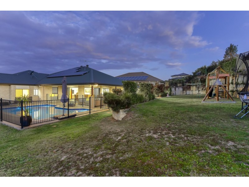 4 Anna Court, Cashmere QLD 4500