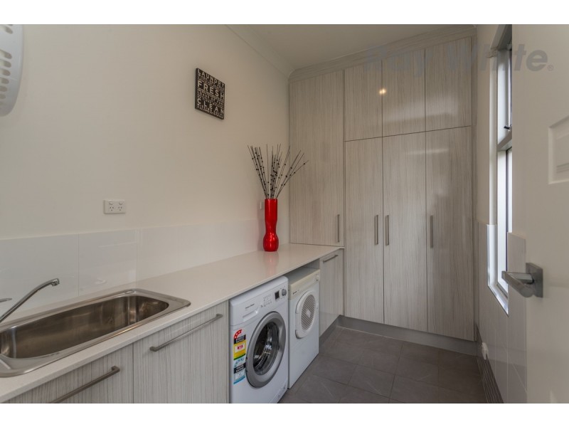 10 Gomera Street, Mawson Lakes SA 5095