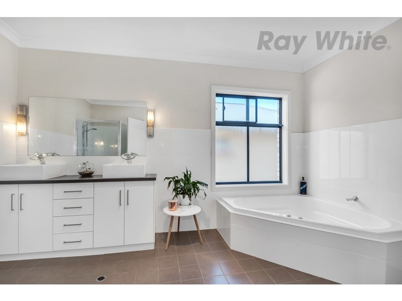 73 Hindmarsh Cct, Mawson Lakes SA 5095