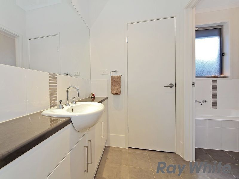 15 Swinden Cres, Blakeview SA 5114