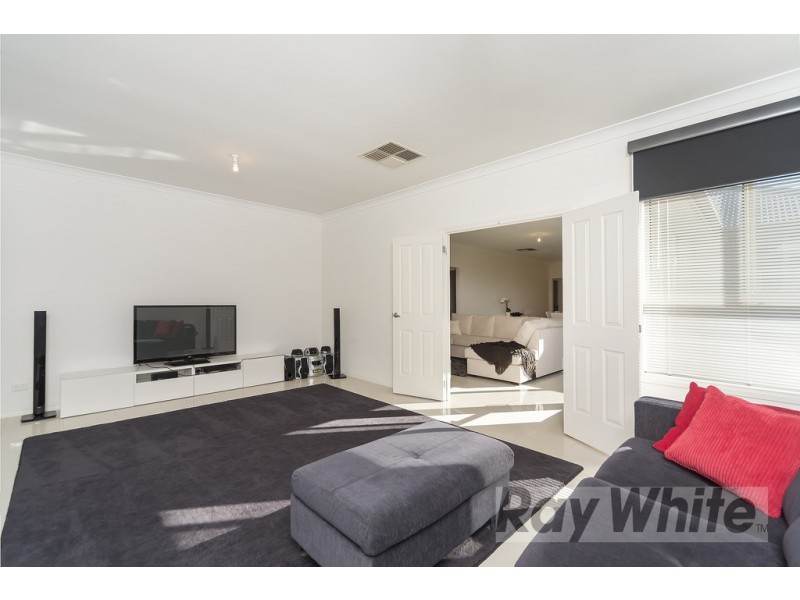 63 Hindmarsh Cct, Mawson Lakes SA 5095