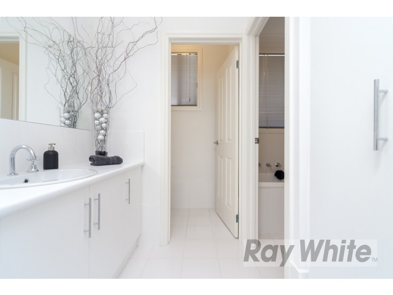 63 Hindmarsh Cct, Mawson Lakes SA 5095