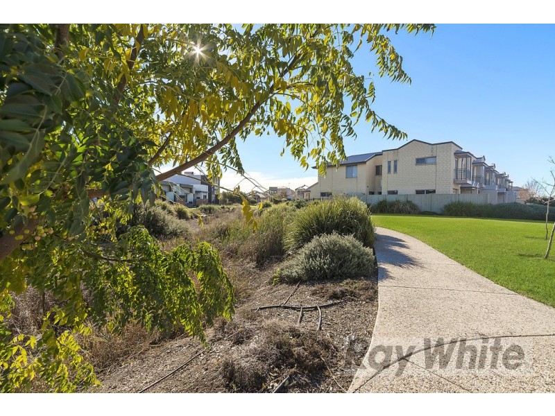 63 Hindmarsh Cct, Mawson Lakes SA 5095