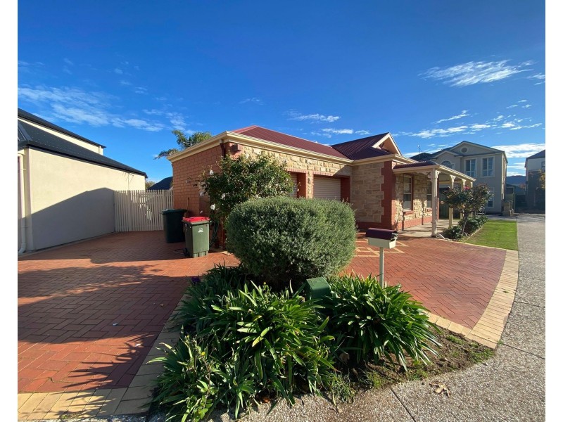 4 Oriole Walk, Mawson Lakes SA 5095