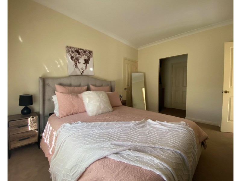 4 Oriole Walk, Mawson Lakes SA 5095