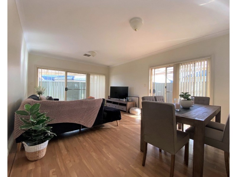 4 Oriole Walk, Mawson Lakes SA 5095