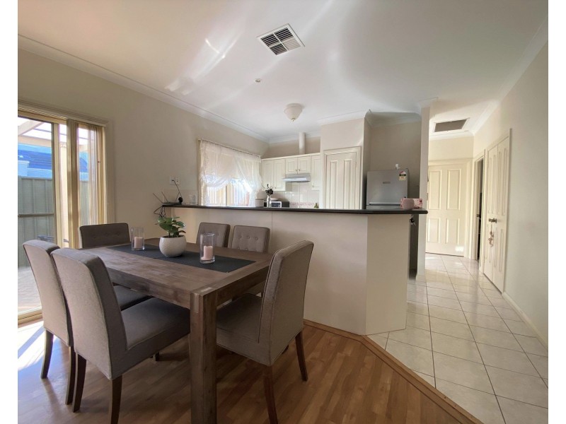 4 Oriole Walk, Mawson Lakes SA 5095