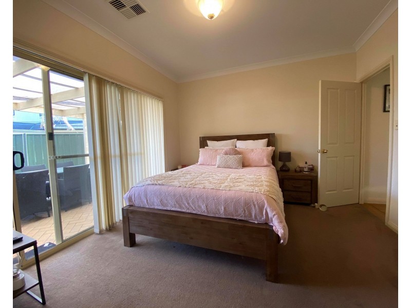 4 Oriole Walk, Mawson Lakes SA 5095