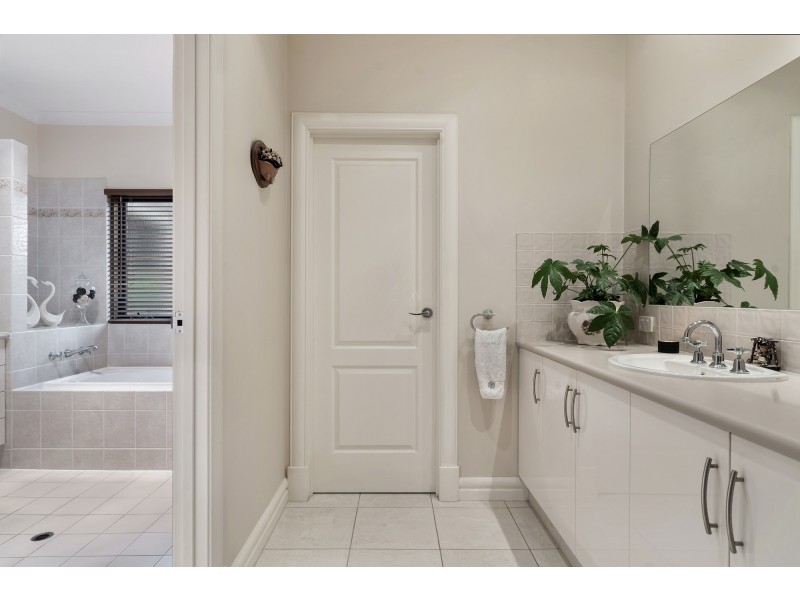 96 Lorke Road, Williamstown SA 5351