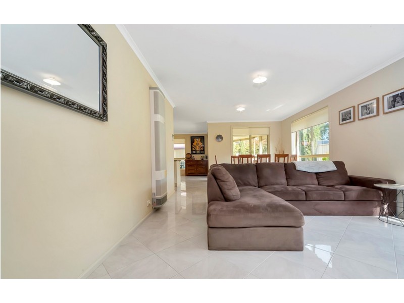 27 McGonigal Drive, Willaston SA 5118