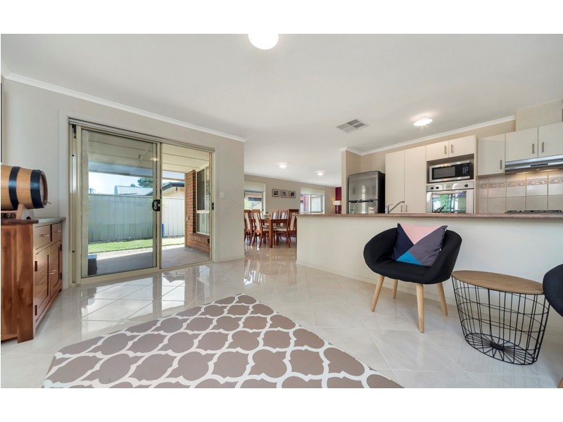 27 McGonigal Drive, Willaston SA 5118