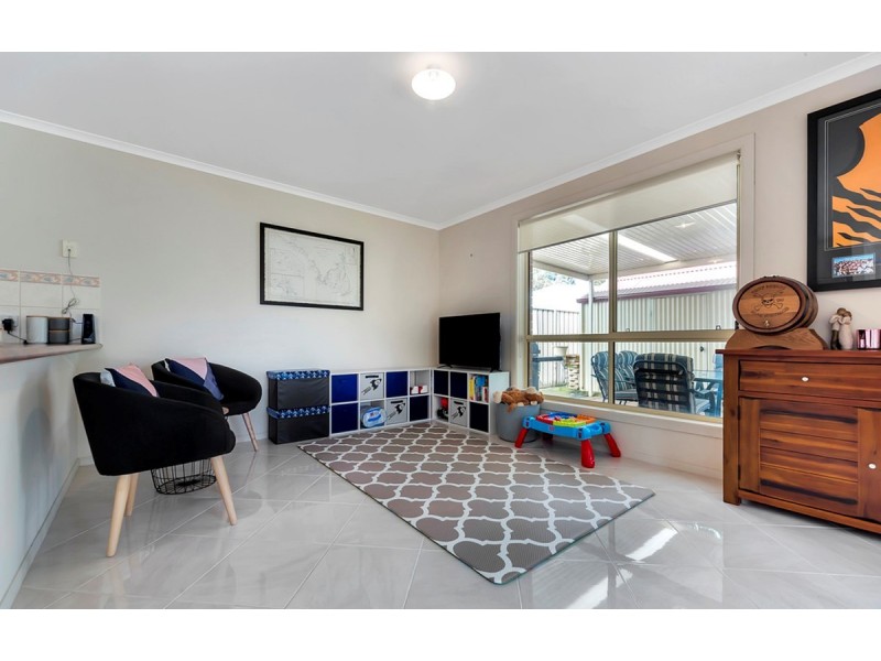 27 McGonigal Drive, Willaston SA 5118