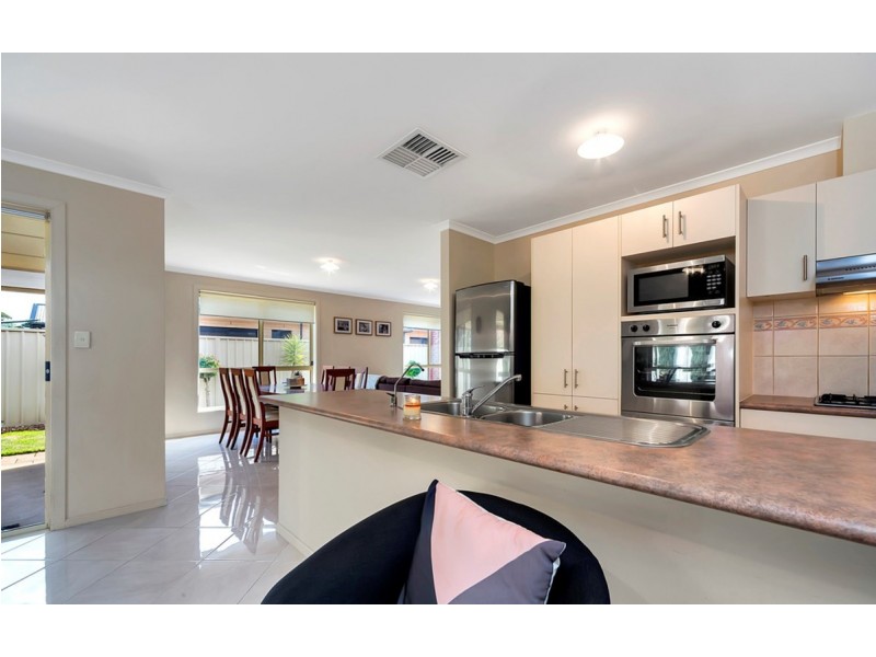 27 McGonigal Drive, Willaston SA 5118