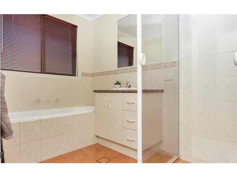 27 McGonigal Drive, Willaston SA 5118