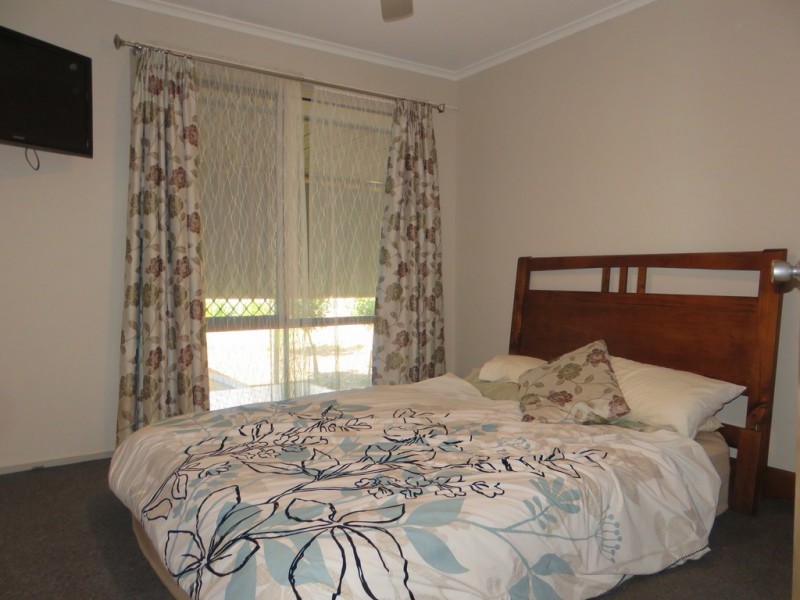 1 Milne Court, Evanston Park SA 5116