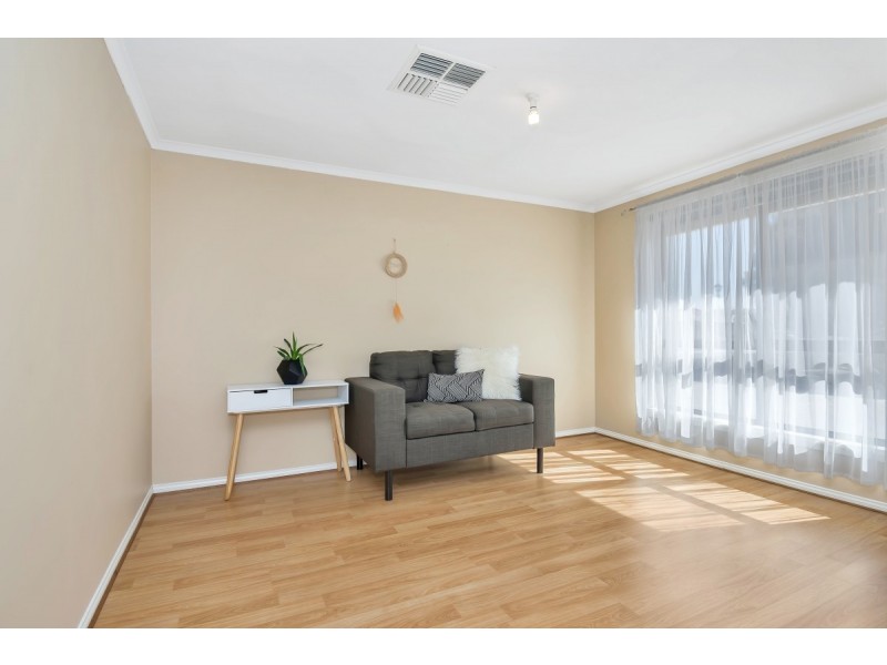 8 Dawn Close, Andrews Farm SA 5114