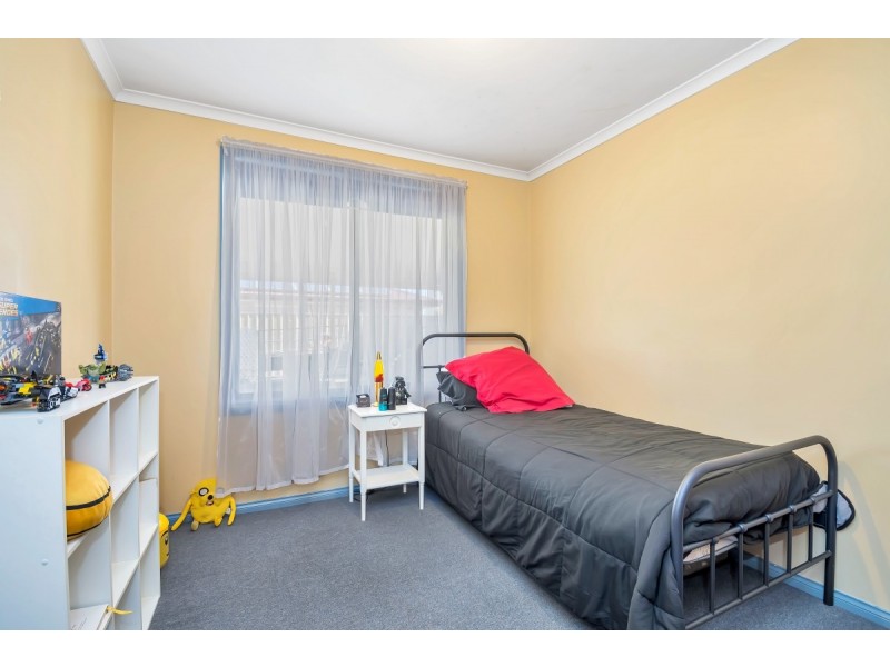 8 Dawn Close, Andrews Farm SA 5114