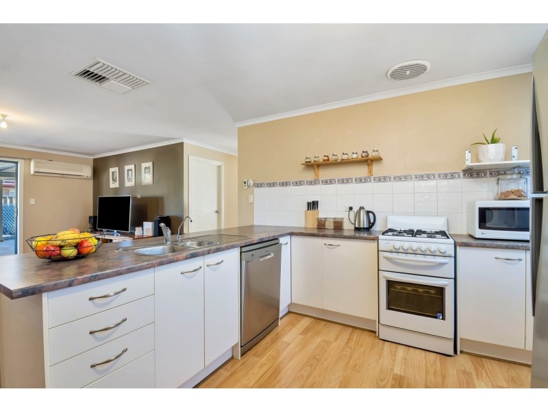 8 Dawn Close, Andrews Farm SA 5114