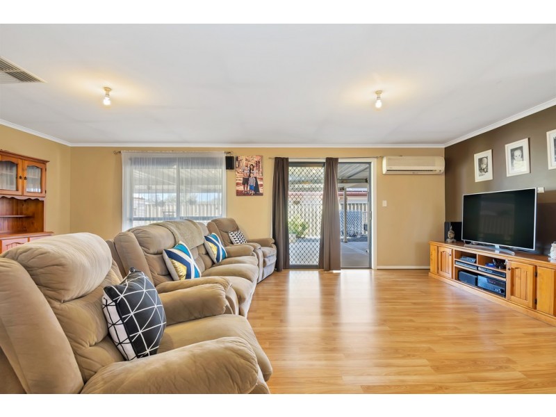 8 Dawn Close, Andrews Farm SA 5114