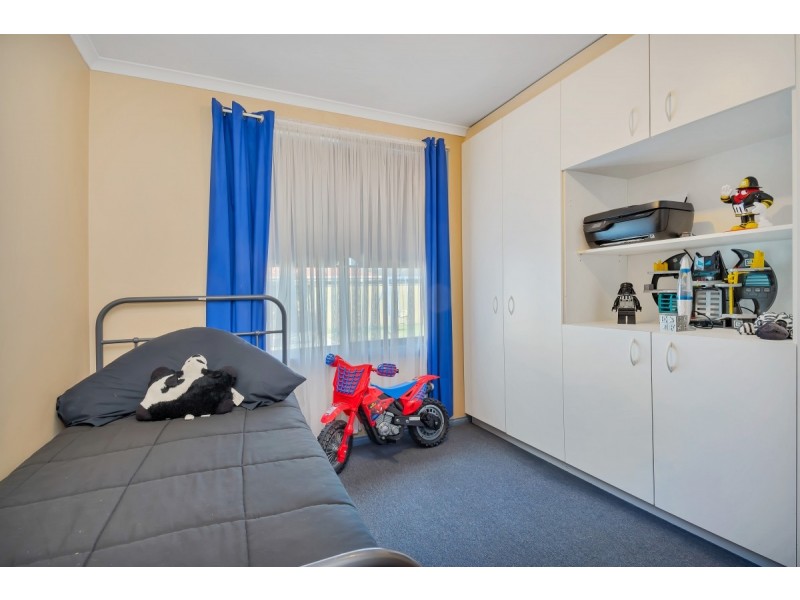 8 Dawn Close, Andrews Farm SA 5114