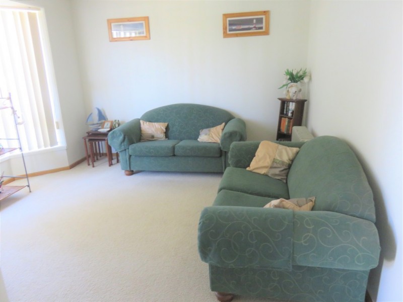 15 Toner Cres, Evanston Park SA 5116