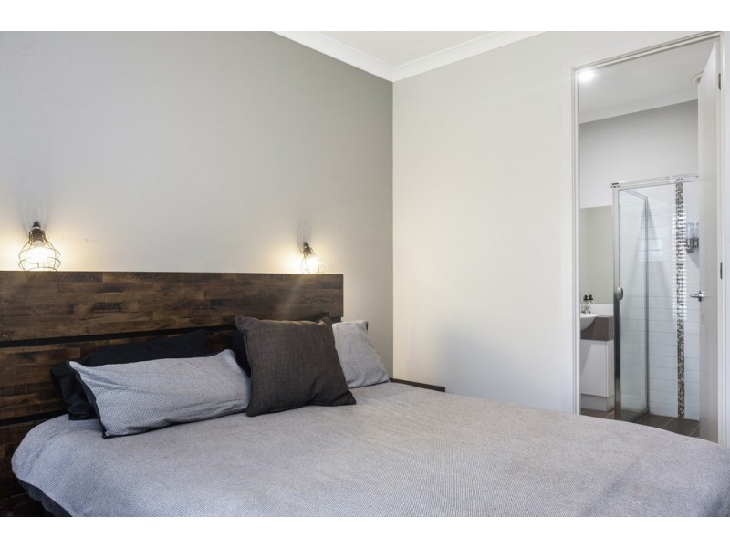 7 Lakeside Drive, Andrews Farm SA 5114