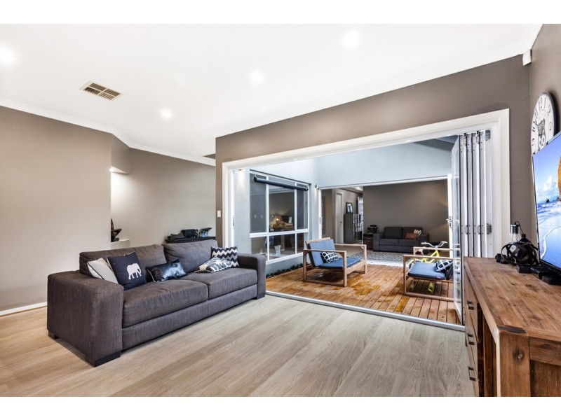 7 Lakeside Drive, Andrews Farm SA 5114