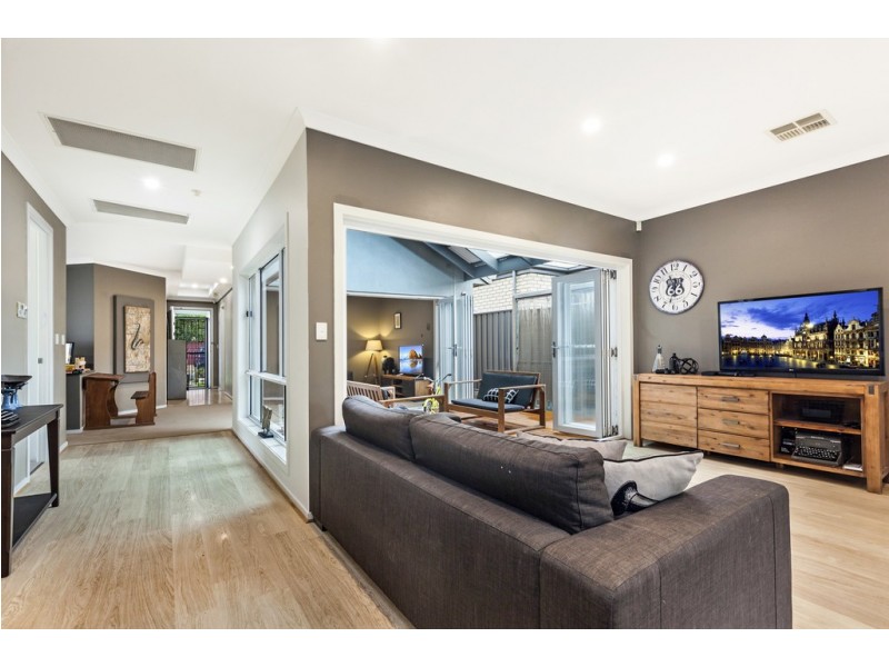 7 Lakeside Drive, Andrews Farm SA 5114