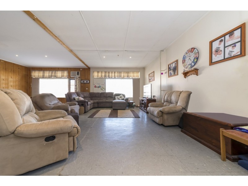 6 Main Street, Owen SA 5460